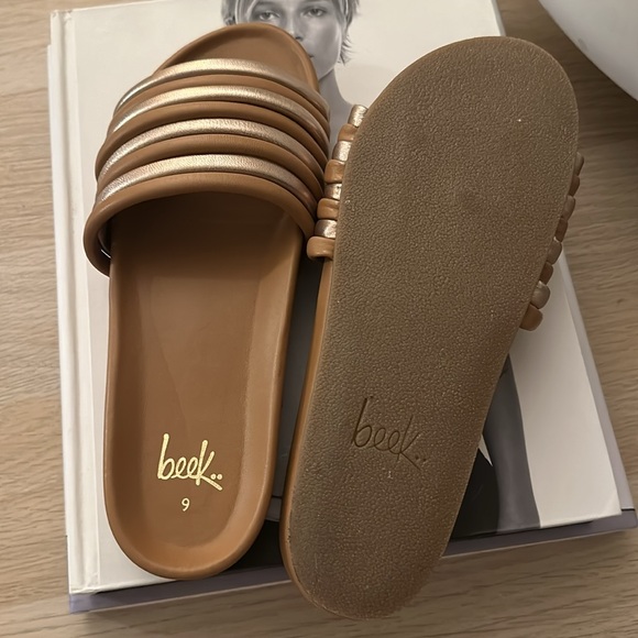 NEW beek Hoopoe Slides, honey and gold sz 9, lightly worn - Picture 4 of 5